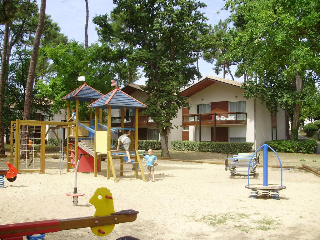 Отель Azureva Ronce Les Bains Экстерьер фото